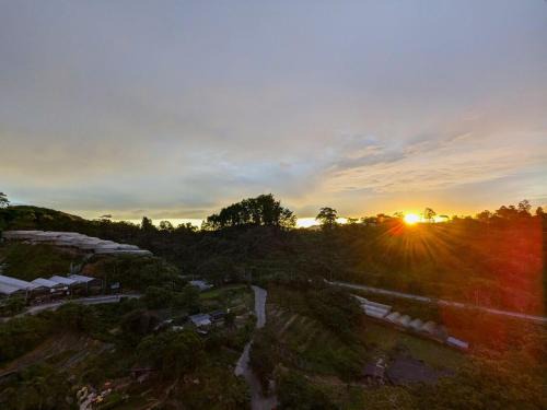Brinchang Apartment | The Retreat, Sunrise n Mountain view, Hilltop Hotel Apartment In Kea Farm, Brinchang, Cameron Highlands