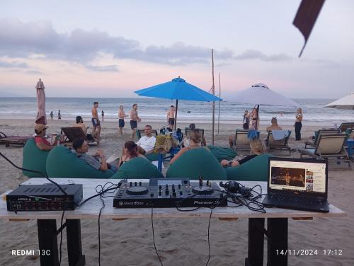 Dien Duong House | The Seaside Bungalow Hostel and Bar