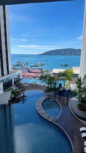 Downtown Kota Kinabalu Apartment | The Shore Kota Kinabalu by Ems Executive Suites Seaview