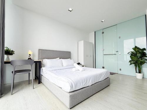 One City Apartment | The Square One City Mall Premium Family 3R2B 8pax by Luvit Stay