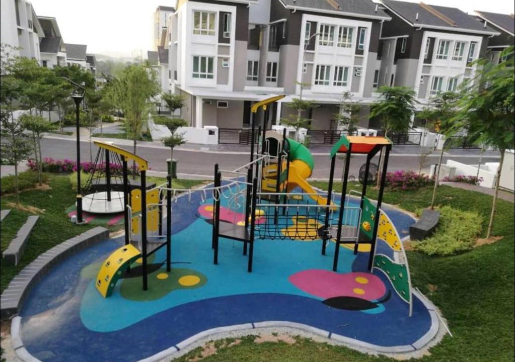 Kajang House | Tiara South, Ecohill Eco Majestic Enjoy Sunsets at Fully Equipped 3-Story House