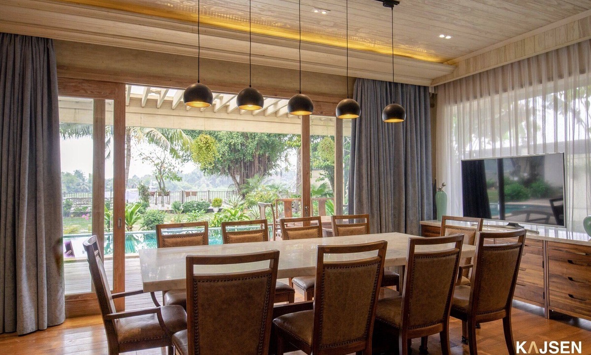 Thuan An Villa | Tropical backyard & Luxury wooden villa, 5 min to local night market, 10 to Mall
