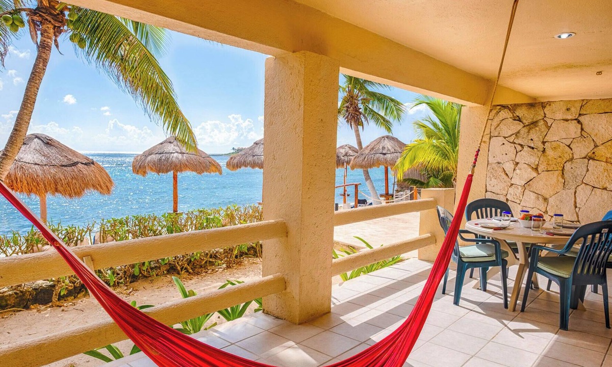 Akumal Condo | Tropical beachfront condo! AC, swimming pool!