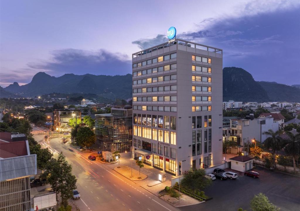 Hoa Binh Hotel | Tru by Hilton Hoa Binh City Centre