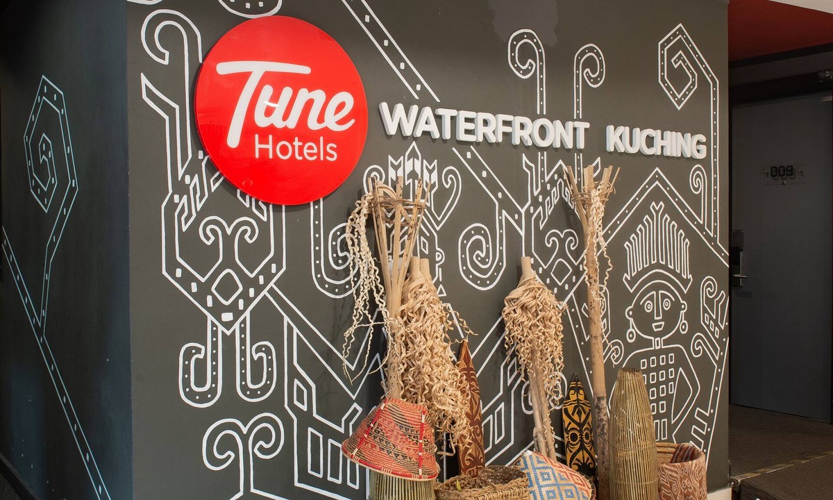 Kampung Surabaya Hotel | Tune Hotel - Waterfront Kuching
