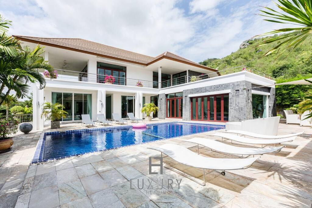 Khao Tao Villa | Unique Pool Villa with 5 Bedrooms and Sea View PM-C1