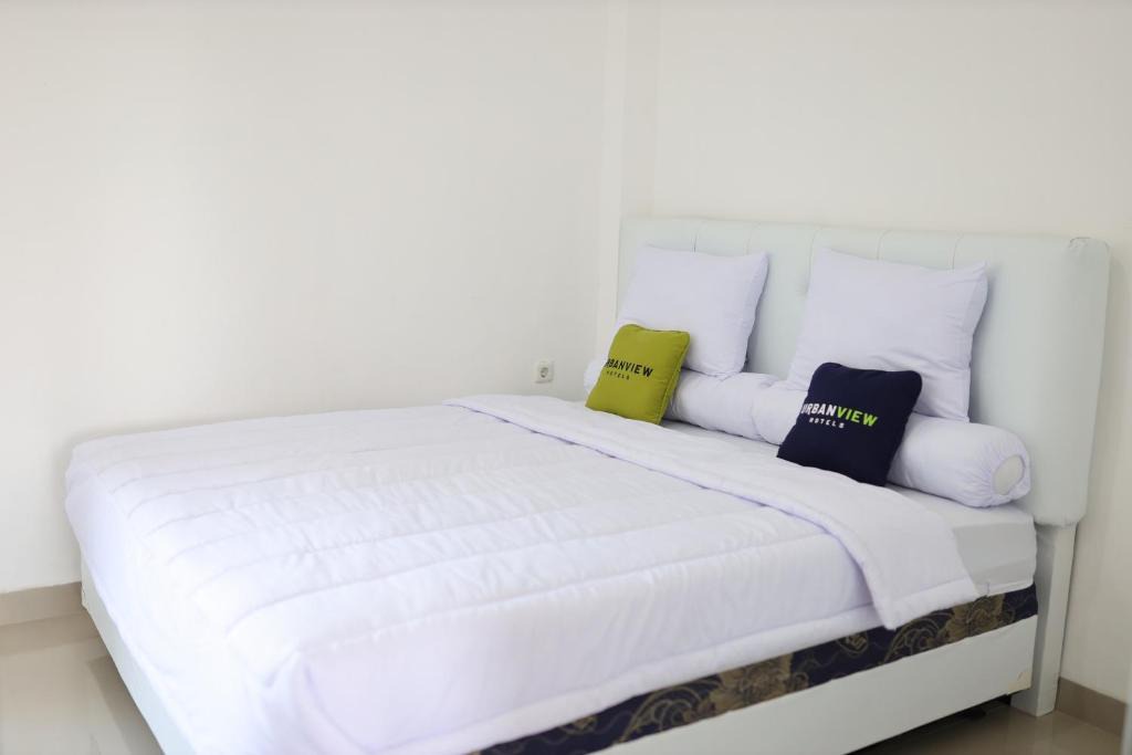 Biringkanya Hotel | Urbanview Hotel Eropa Maros near Sultan Hasanuddin Airport by RedDoorz
