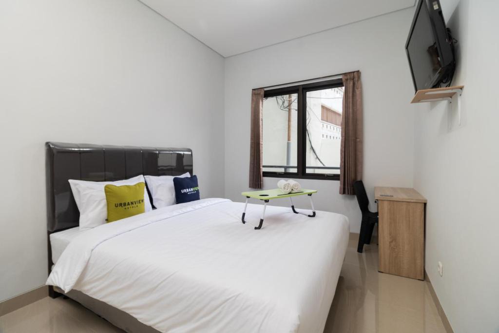 Gambir Hotel | Urbanview Hotel Pasar Baru Jakarta by RedDoorz