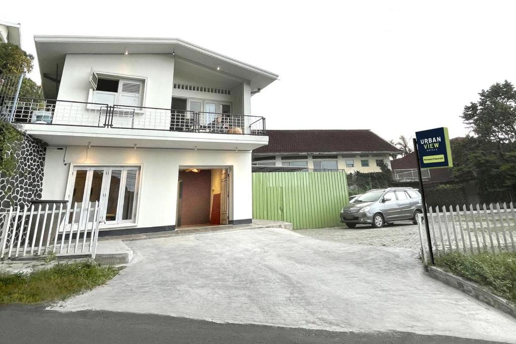 Tretes Hotel | Urbanview Wisma Nirwana Tretes near Cimory Prigen