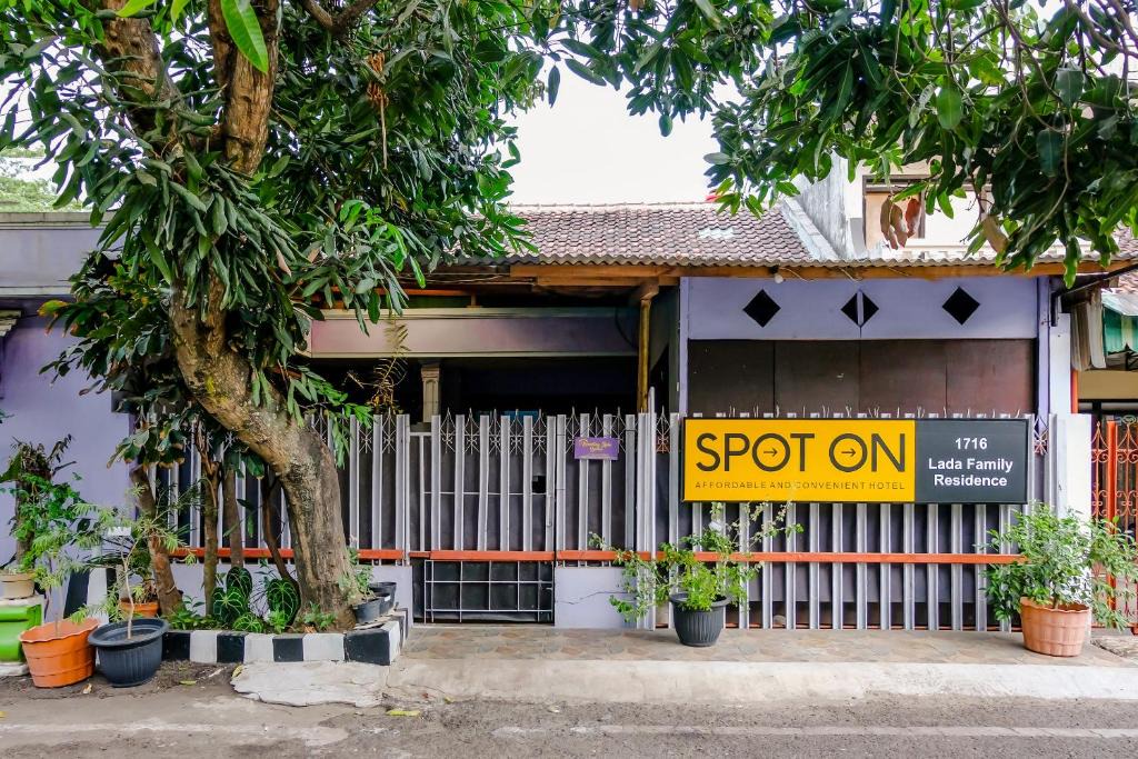 Malang Hotel | Vaccinated Staff - SPOT ON 1716 Lada Family Residence Syariah