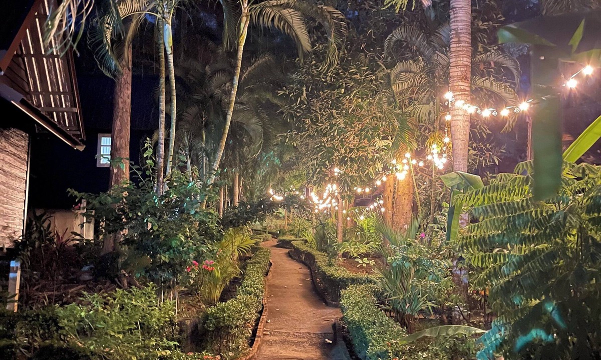 Bai Lan Hotel | Vanara Bungalows