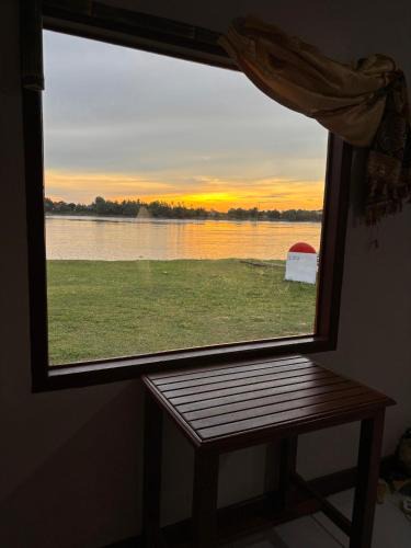 Champasak Province House | Vera Sunset homestay local experience with lao family
