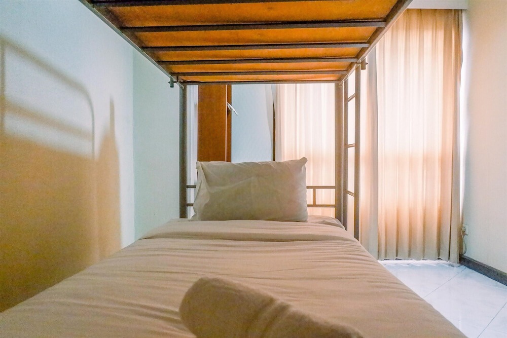 Suko Manunggal Hotel | Very Spacious 3Br High Floor Taman Beverly Apartment