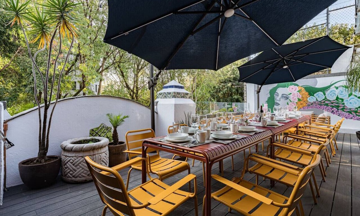 Hipodromo House | Vibrant Ámsterdam Stay with Rooftop & BBQ