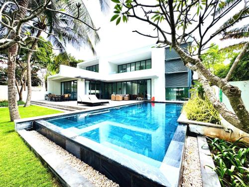 Phuoc Thuan Villa | VILLA 5 BED ROOMS SANCTUARY HỒ TRÀM, gần biển CÁCH BIỂN CHỈ 20 MÉT