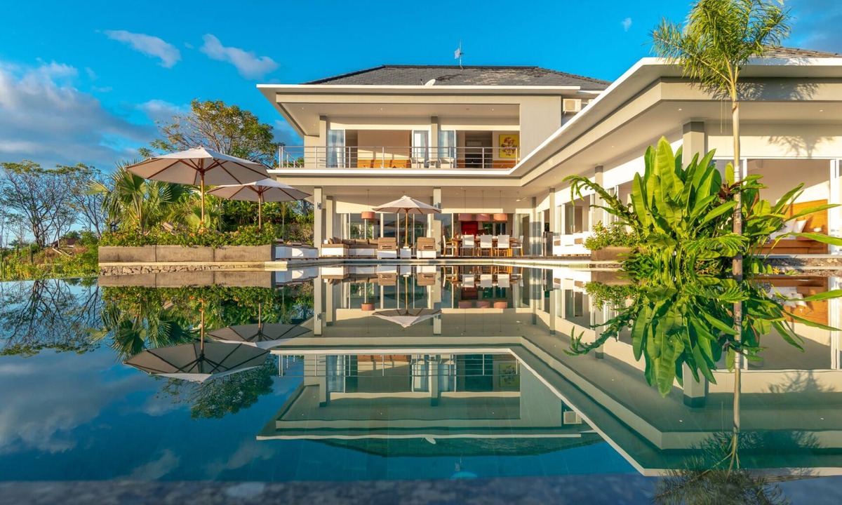 Kayu Putih Villa | Villa IzaJay, Modern & Splendid Sea View Villa