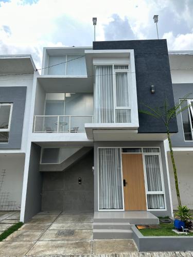 Oro Oro Ombo Villa | Villa Jasmine Batu