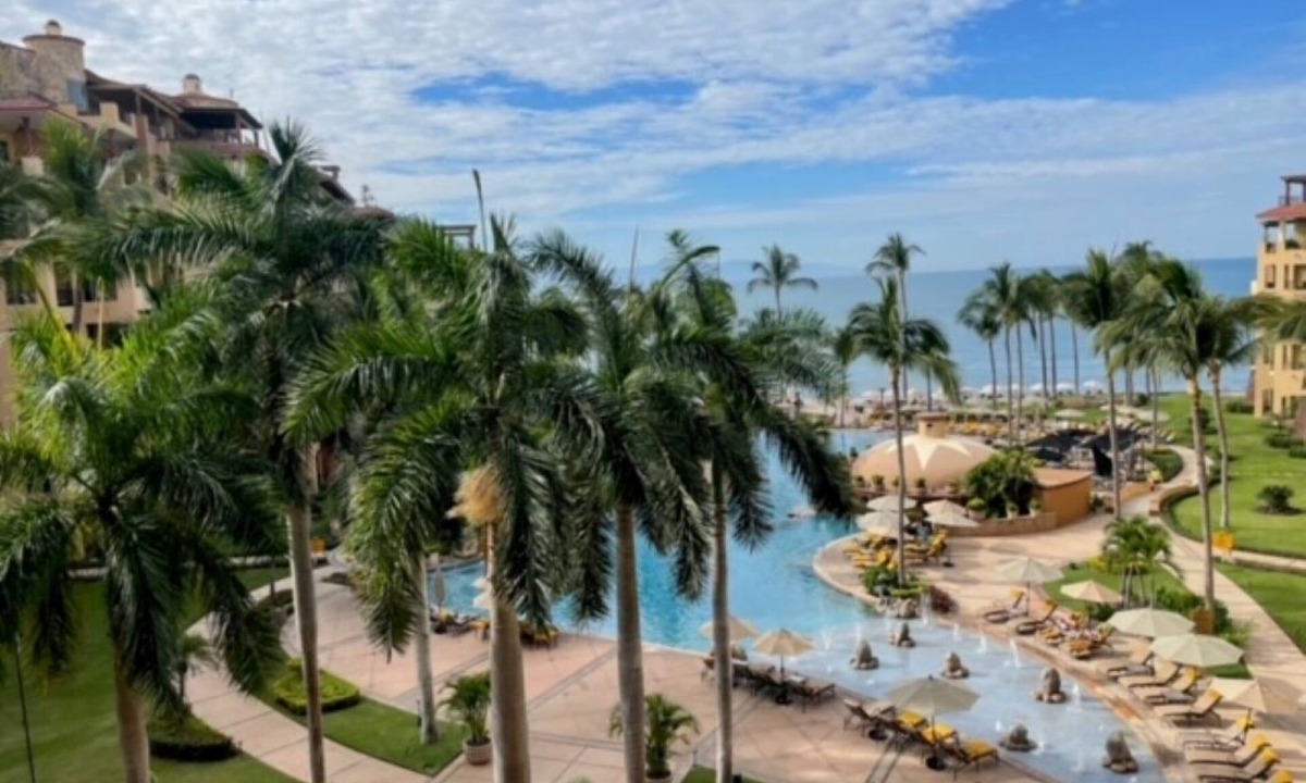Flamingos Resort | Villa La Estancia remodeled 4th fl. BradAndJoeyRentals. Huge balcony