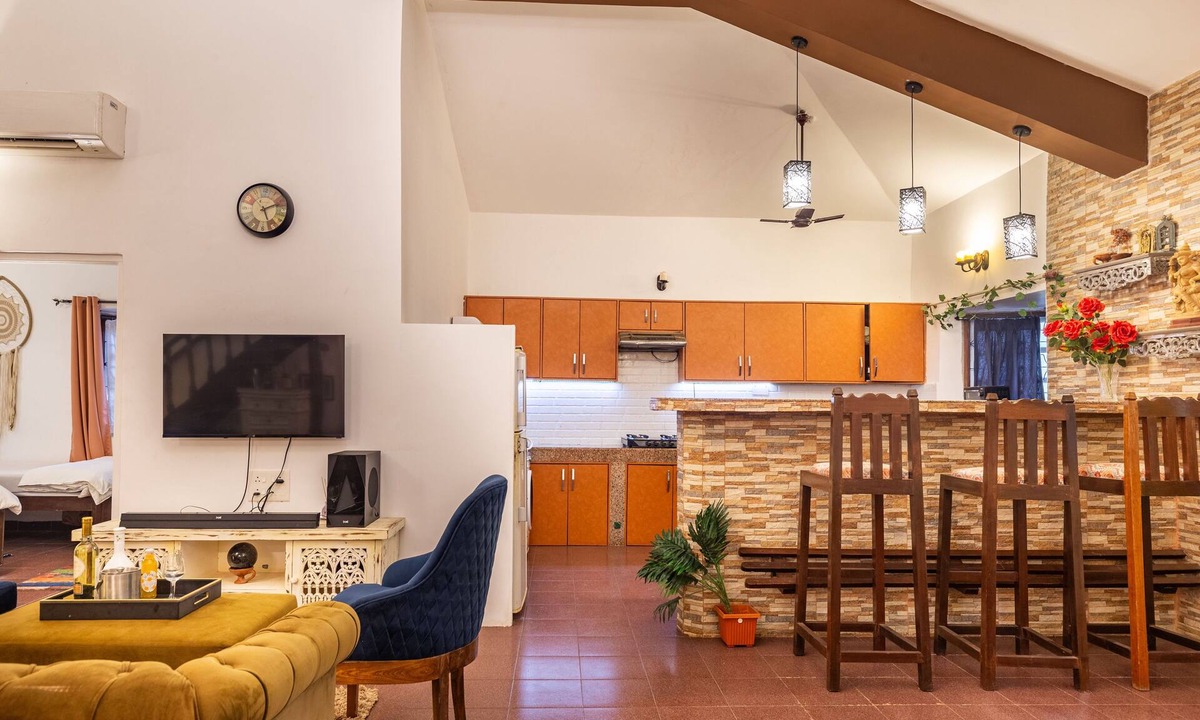 Chapora Villa | Villa Pura Vida, tranquil & quaint villa with private pool in party Central Goa