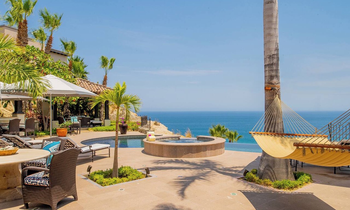 Palmilla Villa | Villas Del Mar, Golf & Steps from Swimmable Beach — Chef, Butler & Yacht Incl.