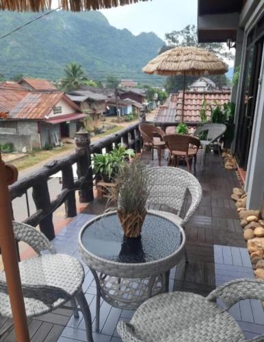 Nong Khiaw House | Vinla Guesthouse & Backpackers Hostel