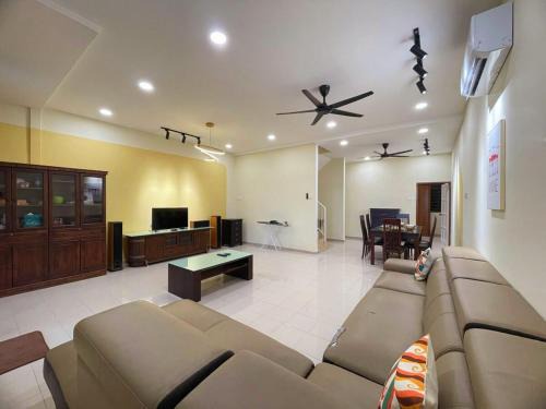 Central Seberang Perai House | Vintage CoLiving 2Storey Haus