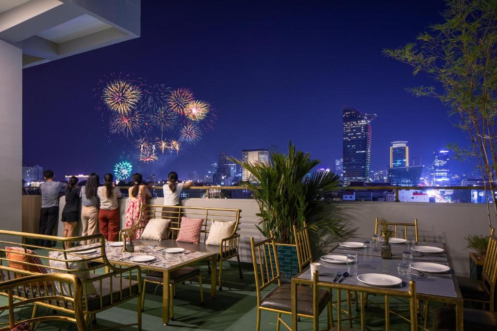 Daun Penh Hotel | Vrest Hotel