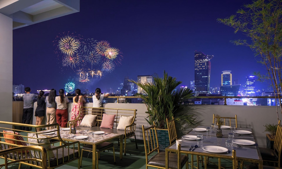 Daun Penh Hotel | Vrest Hotel