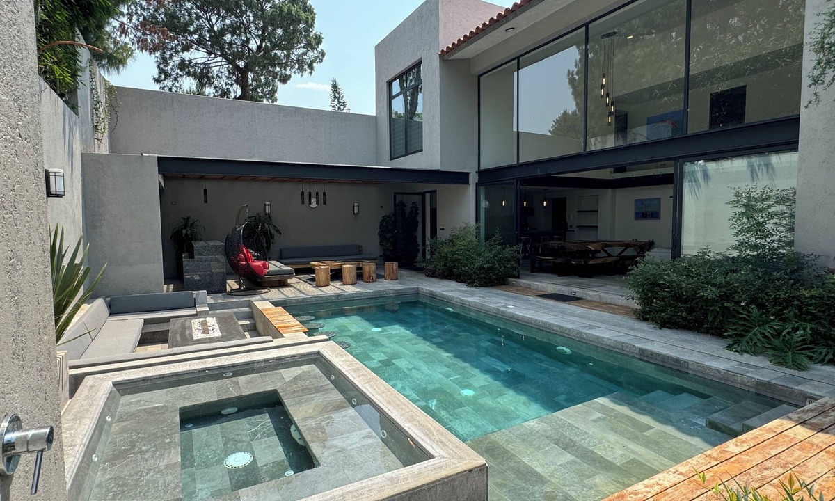 Avandaro House | Walk to Avandaro center, 6 bedrooms, private pool, jacuzzi, firepit, karaoke