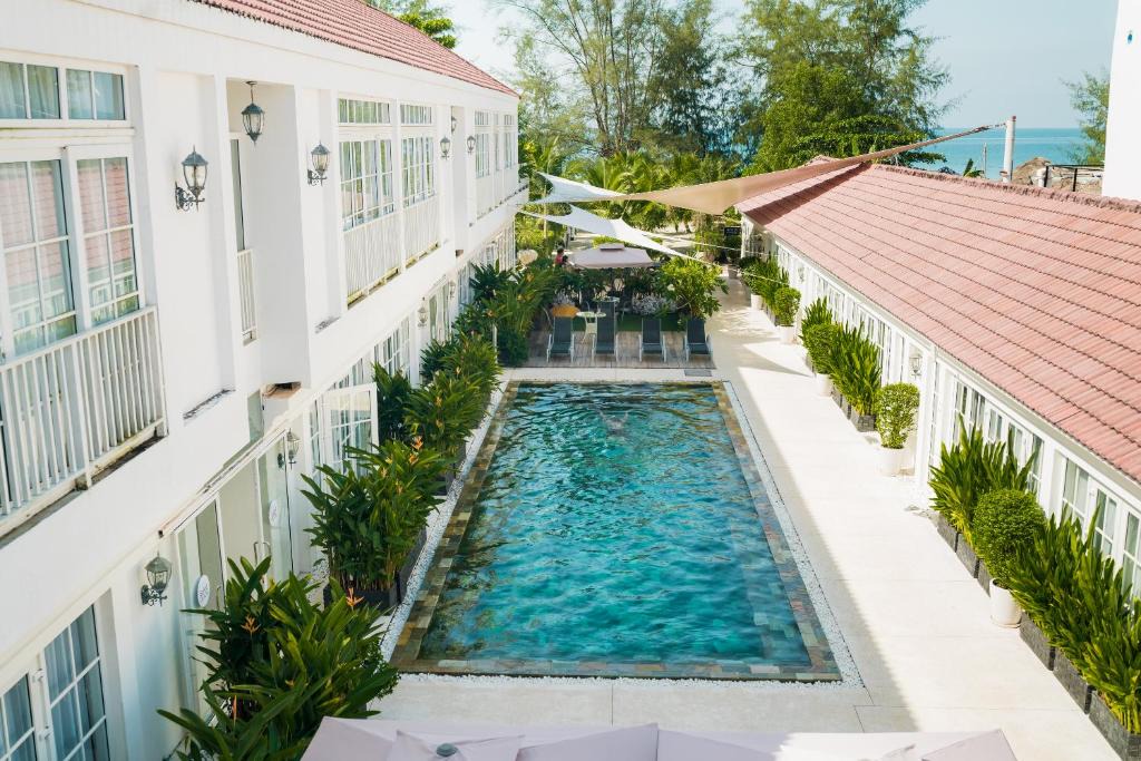 Mittakpheap Hotel | White Boutique Hotel and Residences