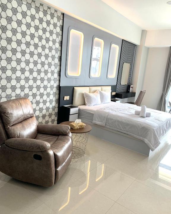 Lubuk Baja Apartment | Wiwi Formosa Residence Nagoya with Balcony-Spacious-Netflix