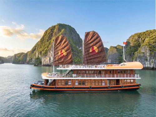 Cat Hai Boat Rental | Wooden Cozy Cruise