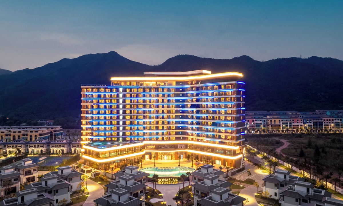 Van Don Hotel | Wyndham Garden Sonasea Van Don