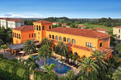 Chuong My Hotel | Wyndham Sky Lake Resort and Villas