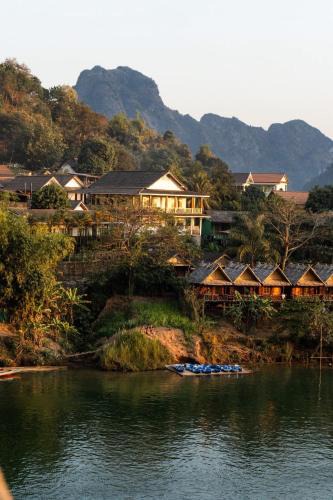 Nong Khiaw House | Yensabai Bungalow River view