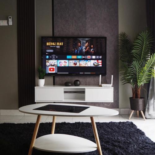 Nilai Apartment | Youth City Cozy Pool View Homestay Nilai by TR