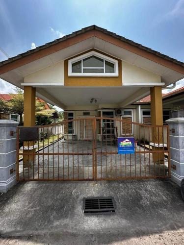 Kampung Baharu Sungai Udang House | ziramike homestay