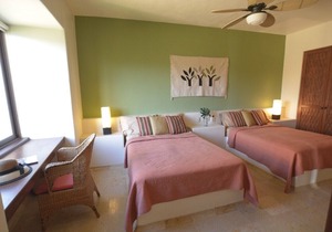 3 Bdrm Waterfront Apartment Overlooking Playa La Ropa in Zihuatanejo