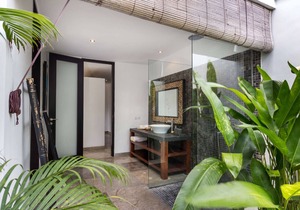 5 Star Villa in Bali, Minutes from the Beach, Bali Villa 2080