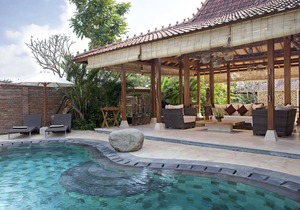 A Private Bali Haven Just Steps from the Sea – 1081