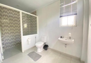 A Spacious Tropical 4 Bedrooms with Bathrooms Villa Marion Tomohon with the view of Gunung Lokon