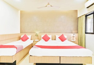 Capital O 4552 Hotel Sharada International