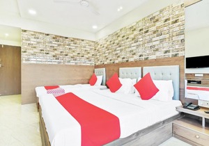Capital O 4552 Hotel Sharada International