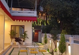 Charming 10-bedroom Forest Resort With Barbeque Bonfire