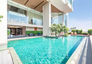 Charming Sky Bay Suite near BTS Phrakanong 简约迷人房近轻轨站 U3