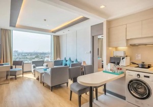 Charming Sky Bay Suite near BTS Phrakanong 简约迷人房近轻轨站 U3