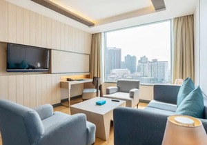 Charming Sky Bay Suite near BTS Phrakanong 简约迷人房近轻轨站 U9