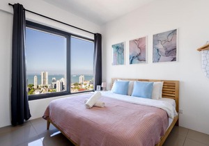 De Pastel Studio - SeaView at 218 Tropicana NEAR Komtar Food Heaven with Netflix & TV Box