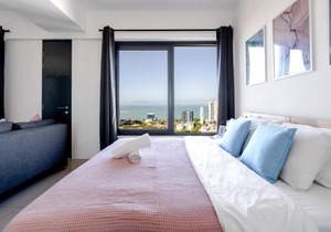 De Pastel Studio - SeaView at 218 Tropicana NEAR Komtar Food Heaven with Netflix & TV Box