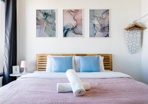 De Pastel Studio - SeaView at 218 Tropicana NEAR Komtar Food Heaven with Netflix & TV Box
